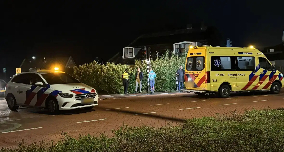 Twee voertuigen komen met elkaar in botsing - Foto 3