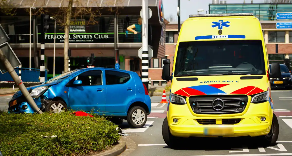 Twee voertuigen fiks beschadigd bij aanrijding