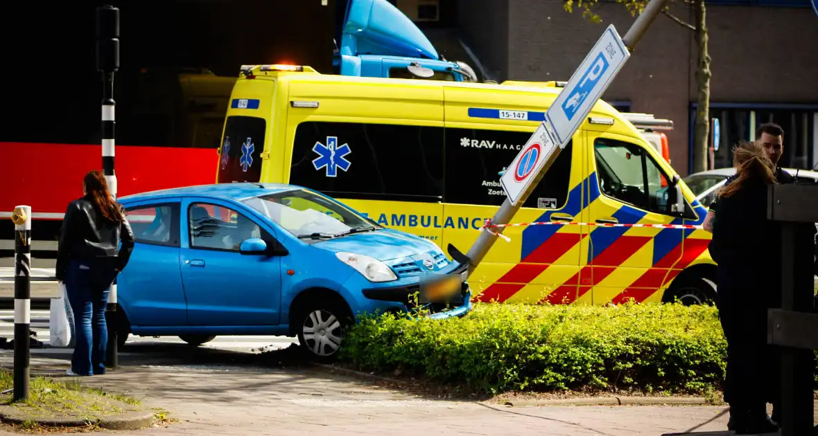 Twee voertuigen fiks beschadigd bij aanrijding - Foto 1