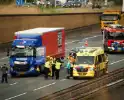 Twee vrachtwagens klappen op elkaar