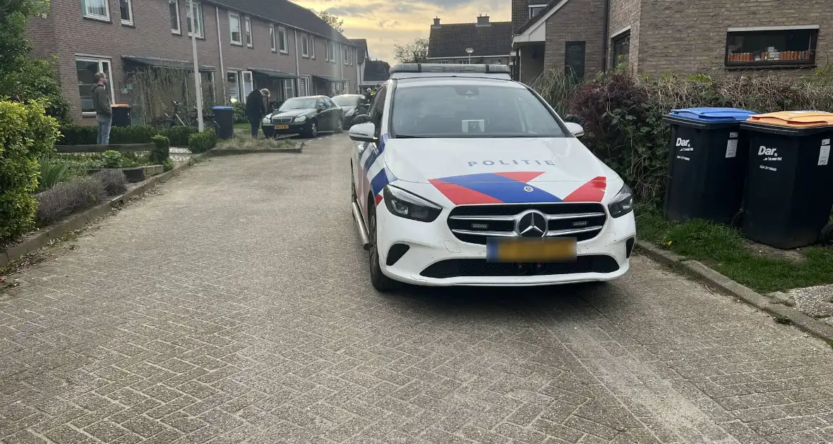 Voertuig knalt tegen voorgevel van woonhuis - Foto 3