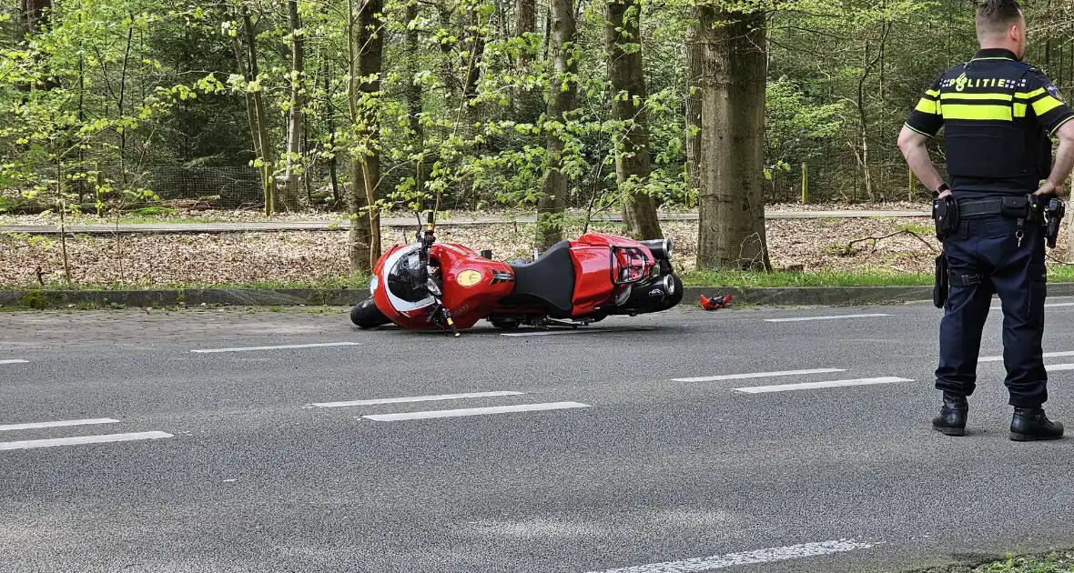 Motorrijders ernstig gewond na val - Foto 5