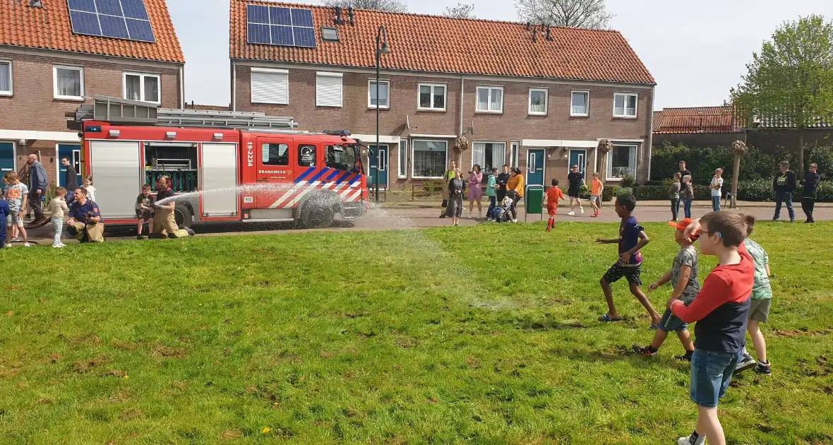 Brandweer bezorgt kinderen leuke dag op voorjaarsfair - Foto 11