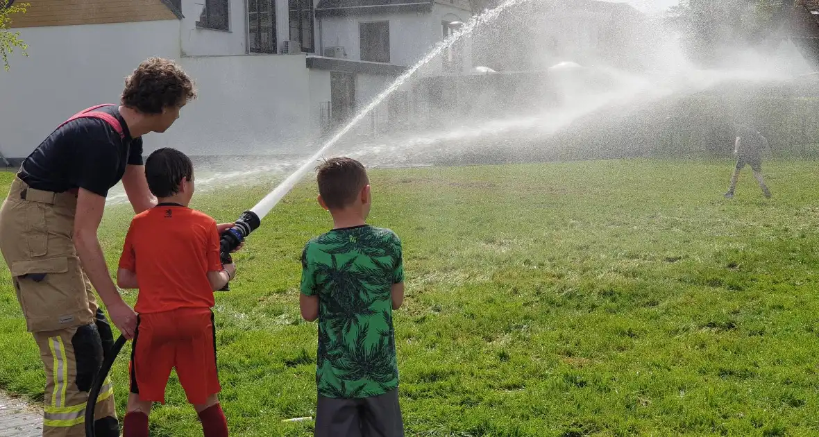 Brandweer bezorgt kinderen leuke dag op voorjaarsfair - Foto 4