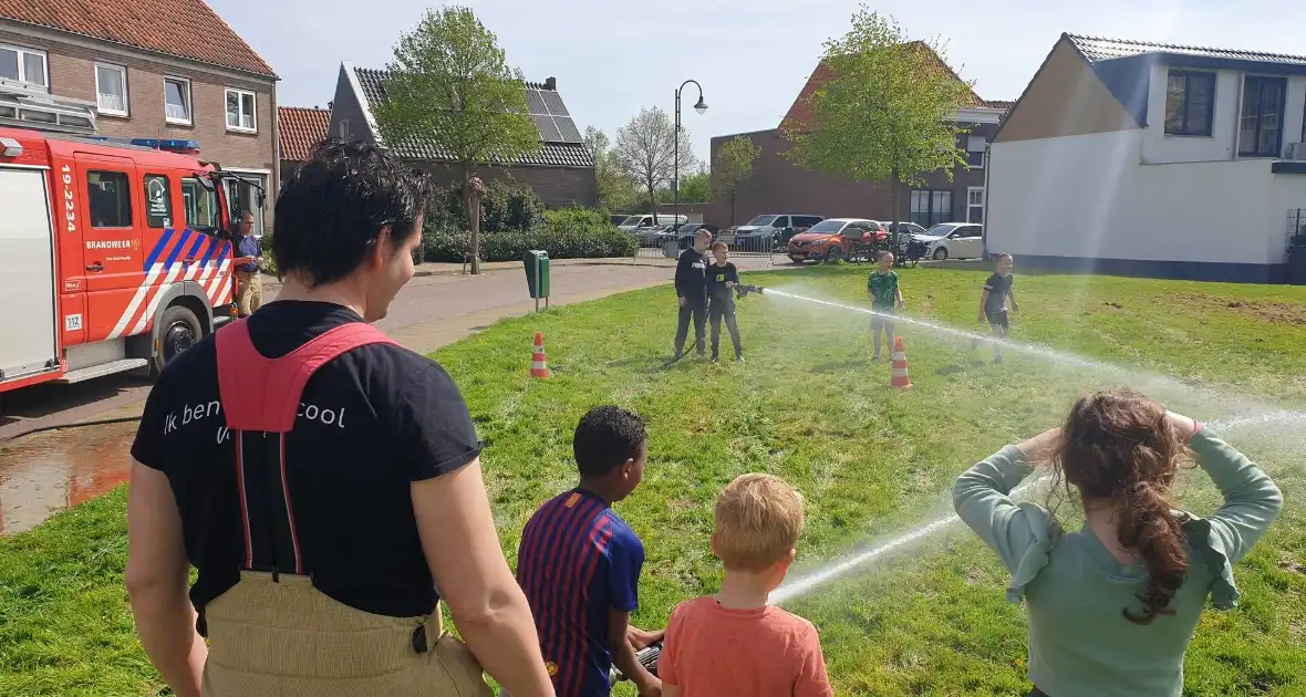 Brandweer bezorgt kinderen leuke dag op voorjaarsfair - Foto 5
