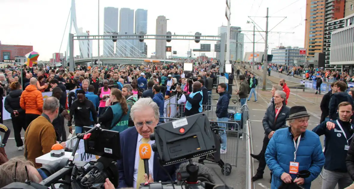 43e NN marathon Rotterdam van start met voor de laatste keer Lee Towers