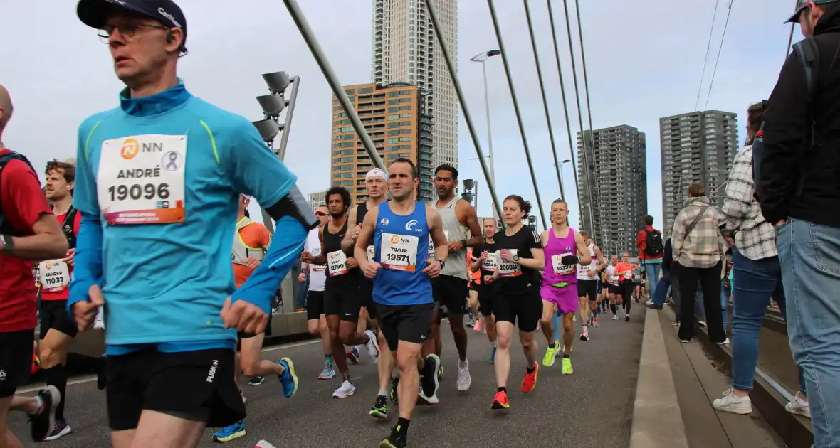 43e NN marathon Rotterdam van start met voor de laatste keer Lee Towers - Foto 15