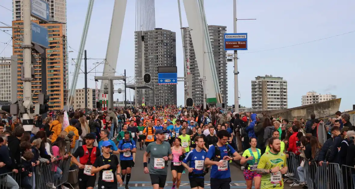 43e NN marathon Rotterdam van start met voor de laatste keer Lee Towers - Foto 16