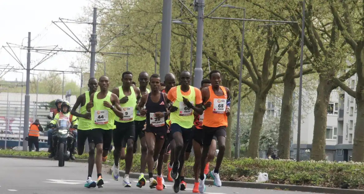 43e NN marathon Rotterdam van start met voor de laatste keer Lee Towers - Foto 19