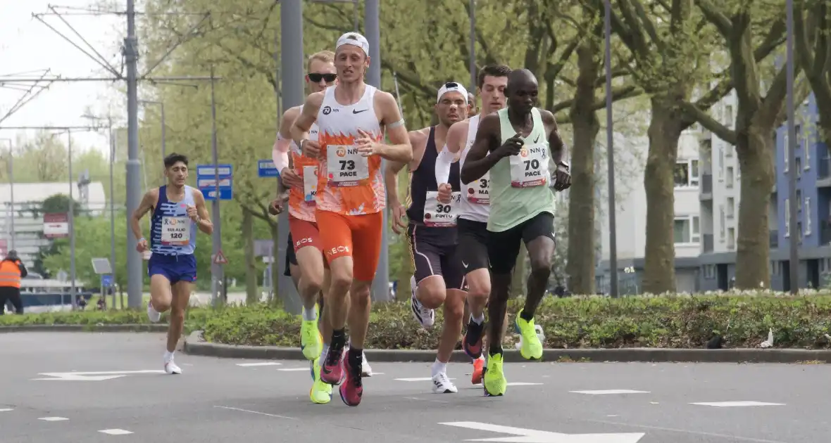 43e NN marathon Rotterdam van start met voor de laatste keer Lee Towers - Foto 20