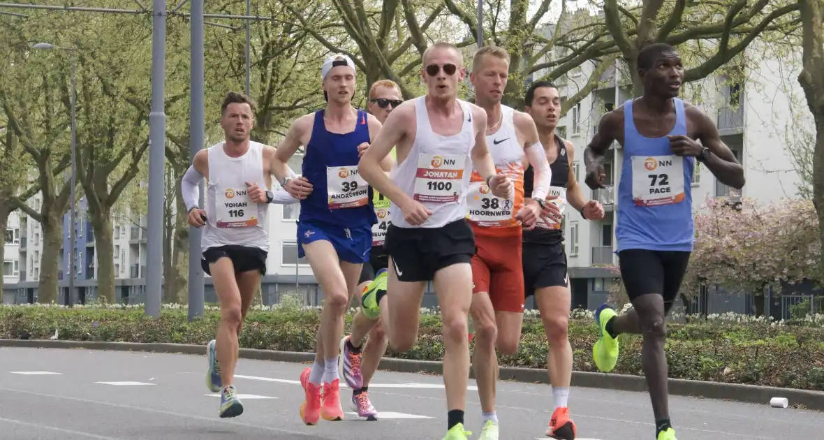 43e NN marathon Rotterdam van start met voor de laatste keer Lee Towers - Foto 21