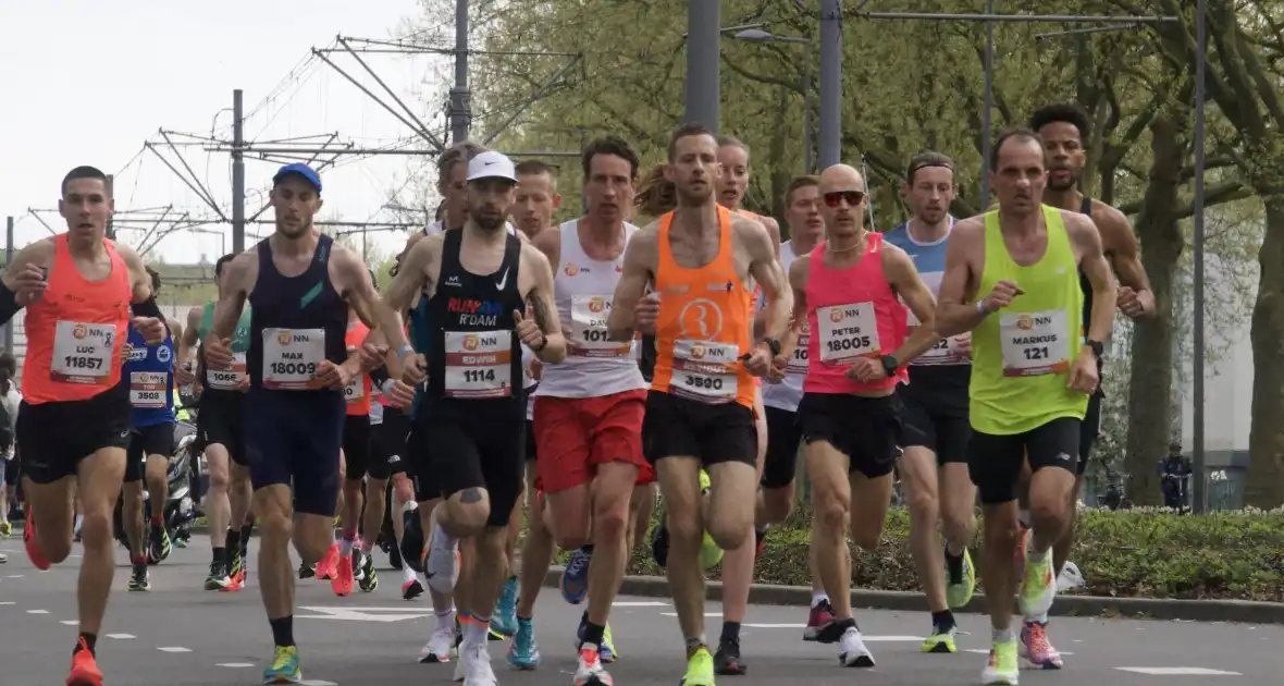 43e NN marathon Rotterdam van start met voor de laatste keer Lee Towers - Foto 22