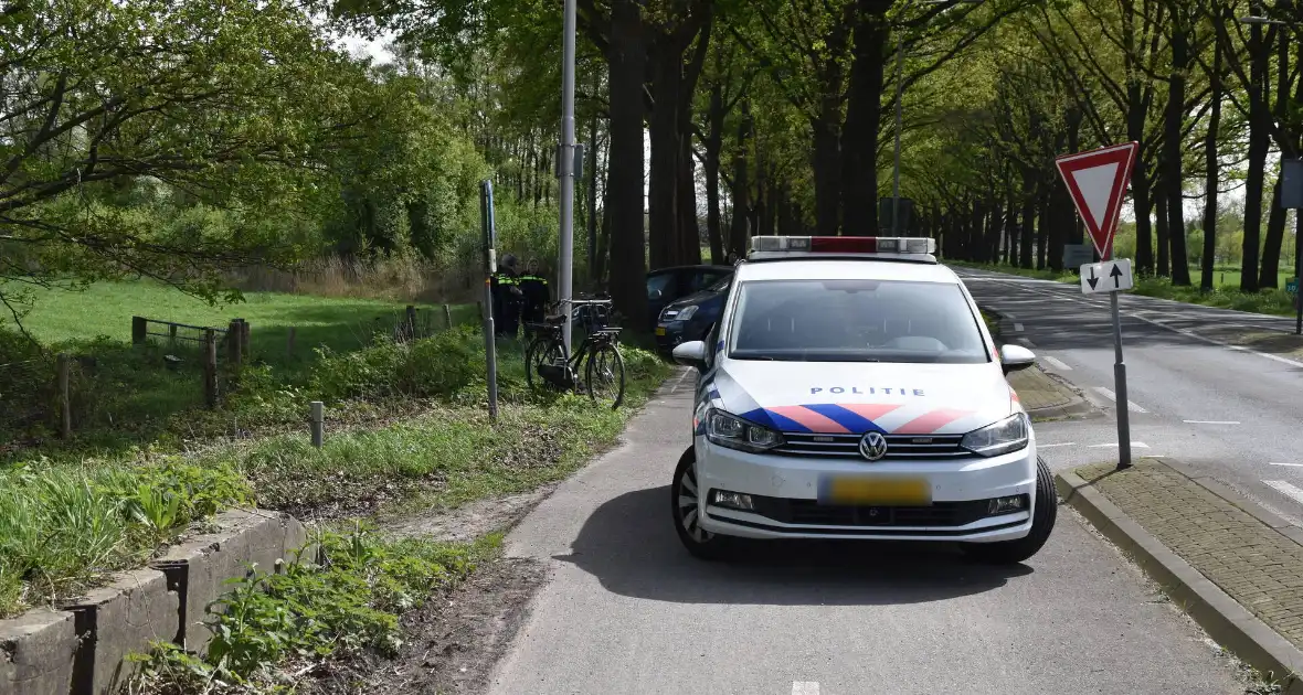 Veel schade bij kop-staart botsing na remmen bij kruispunt - Foto 5