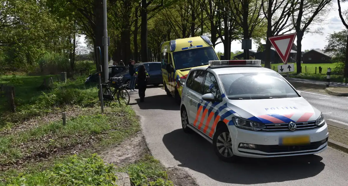 Veel schade bij kop-staart botsing na remmen bij kruispunt - Foto 6