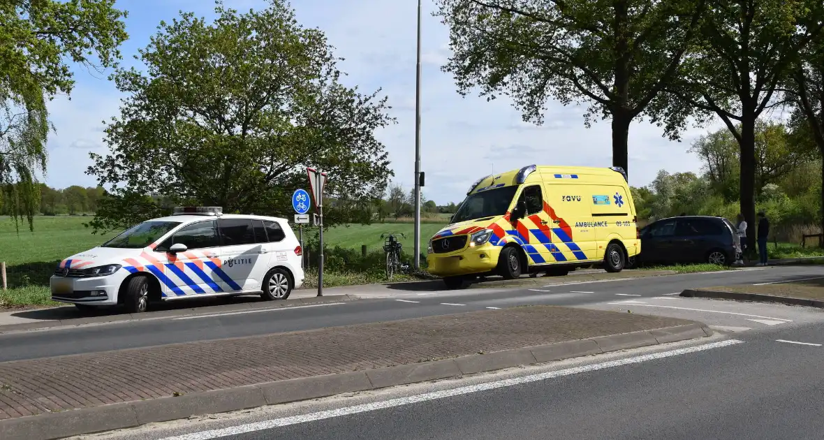 Veel schade bij kop-staart botsing na remmen bij kruispunt - Foto 8