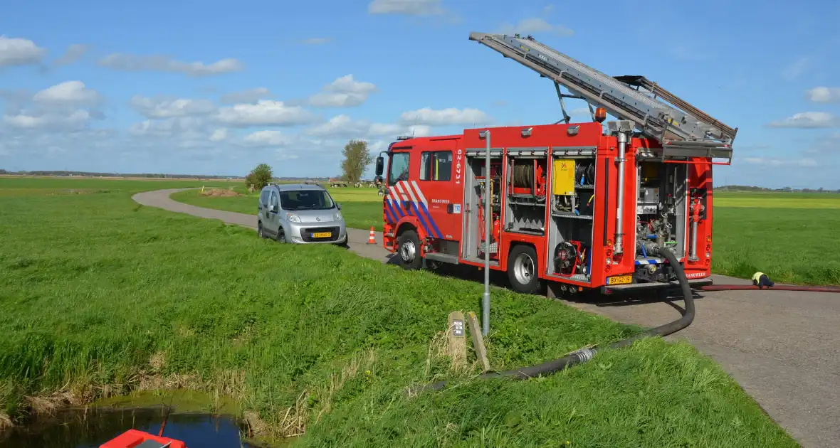 Schuur boerenerf brandt volledig uit - Foto 3