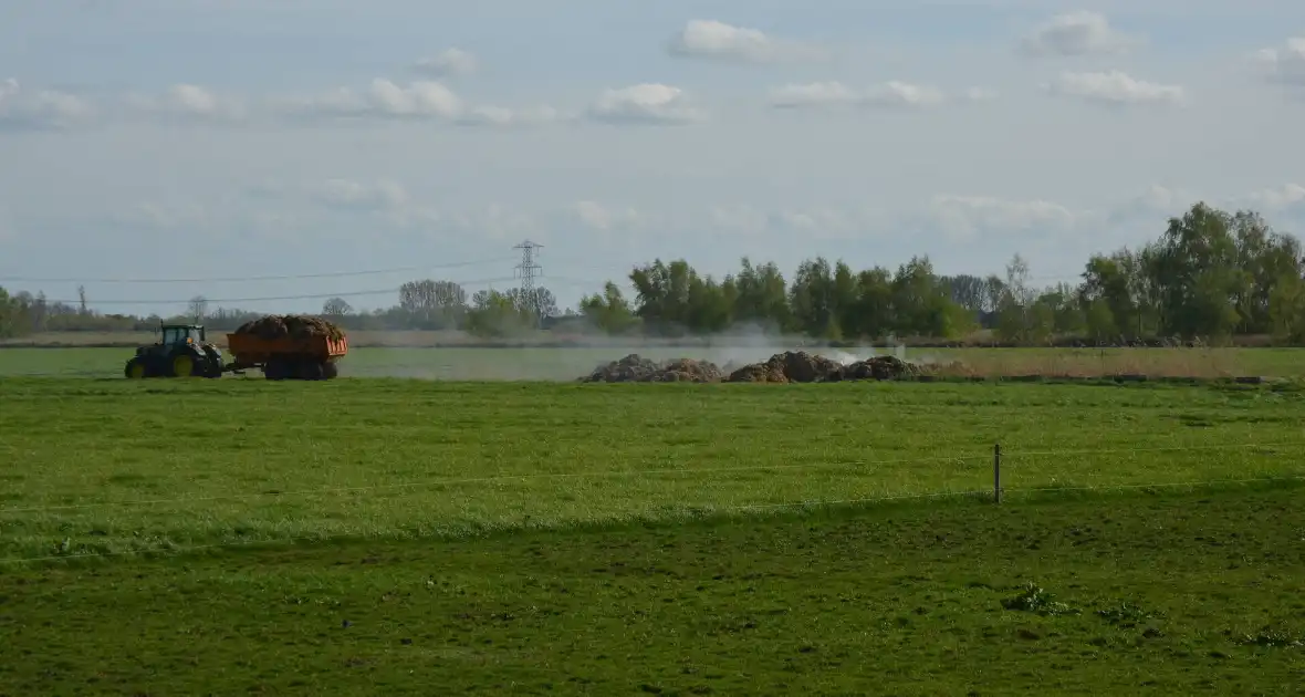 Schuur boerenerf brandt volledig uit - Foto 6