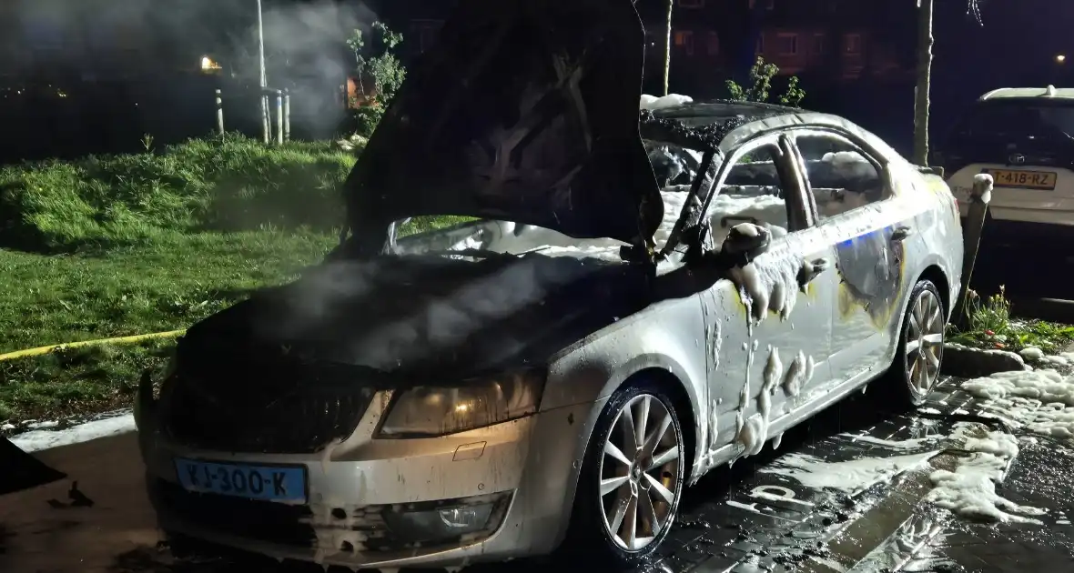 Taxi compleet verwoest door brand