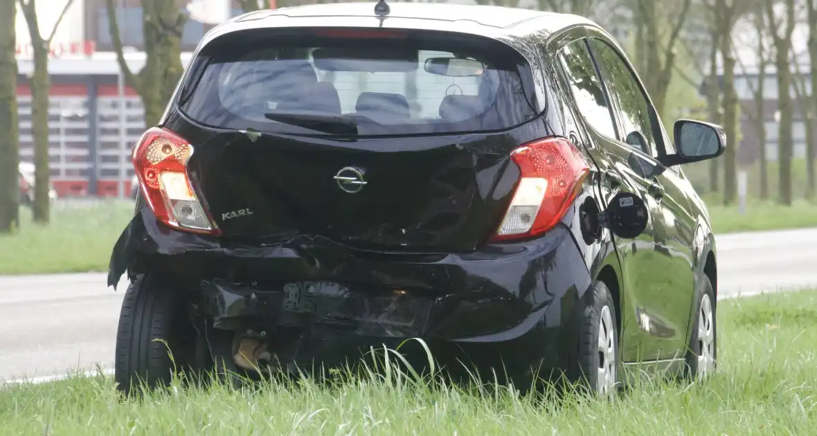 Gewonde en auto's fiks beschadigd bij kop-staartbotsing - Foto 2