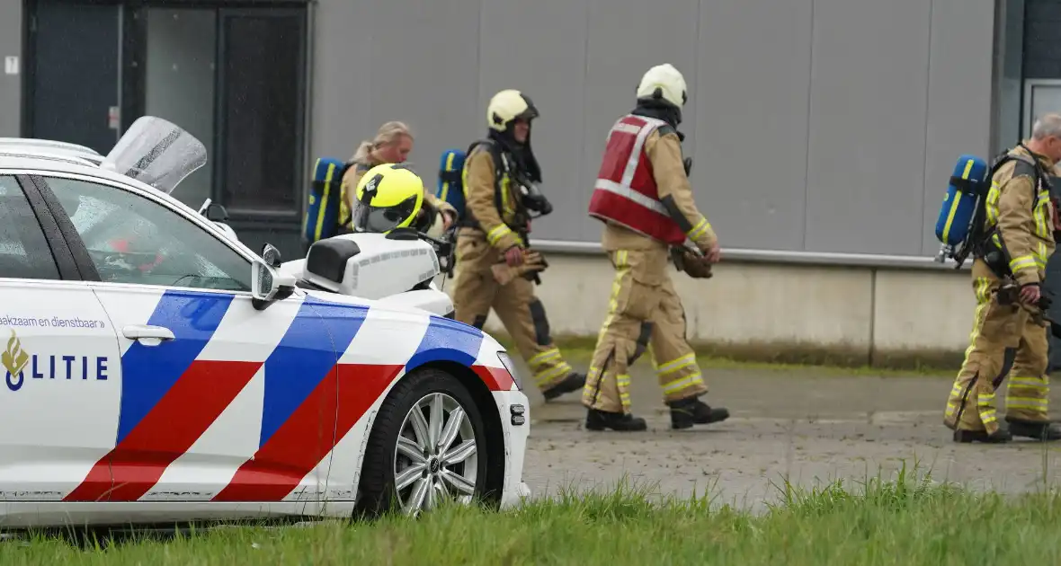 Politie valt bedrijfspand binnen - Foto 2