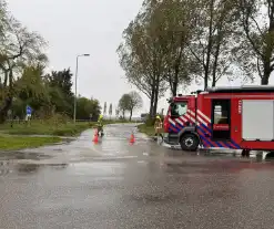 Brandweer assisteert bij stormschade aan boom