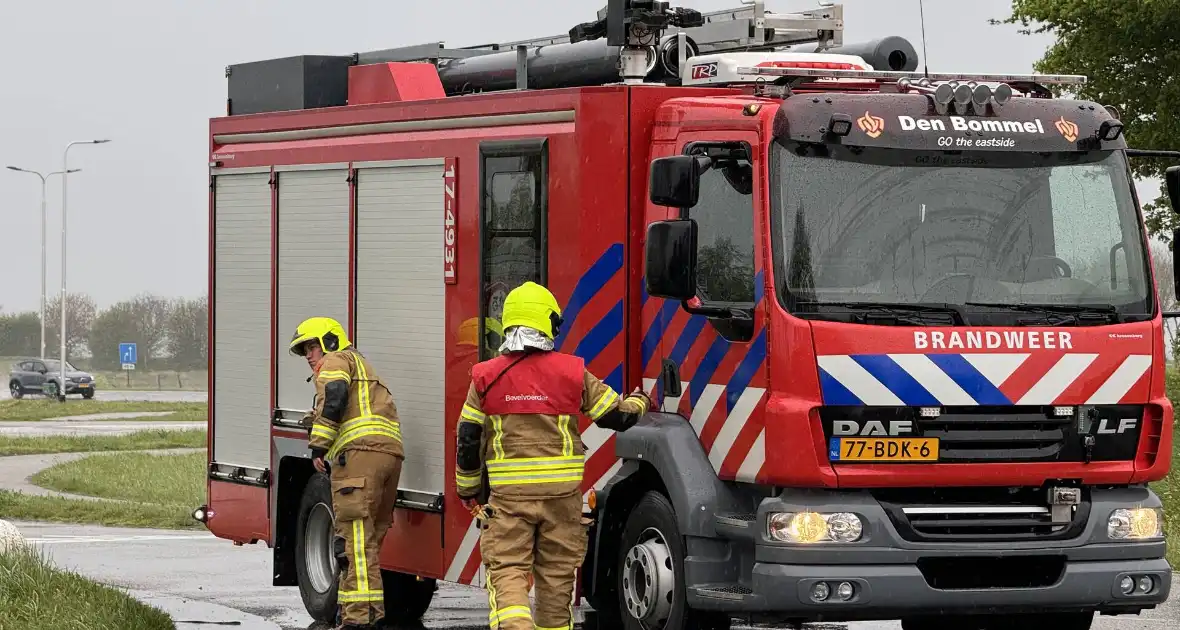 Brandweer assisteert bij stormschade aan boom - Foto 4