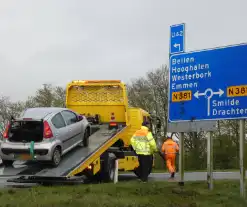 Auto belandt op de kant na ongeval