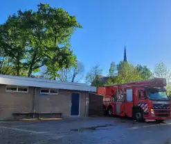 Grote tak dreigt op school te vallen