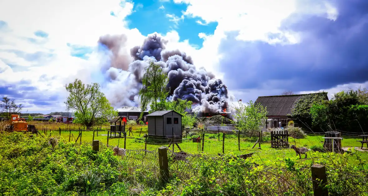 Zeer grote brand in bedijfsverzamelgebouw - Foto 3