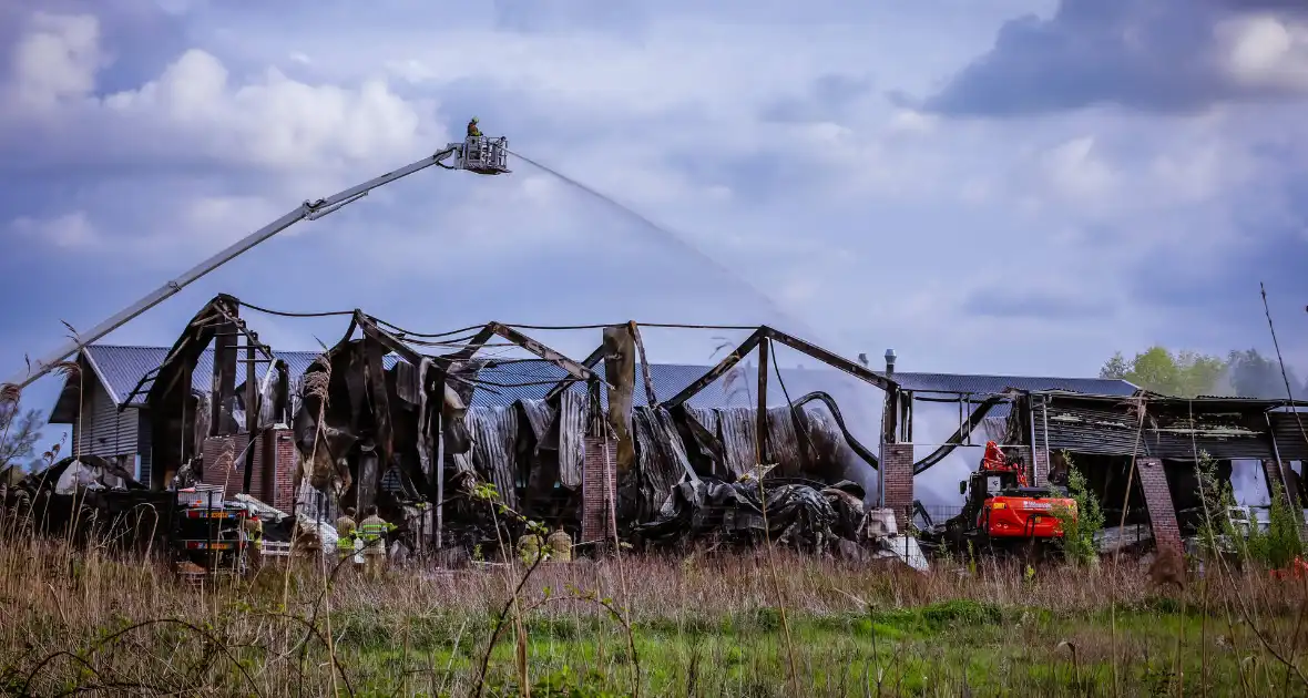 24 bedrijven getroffen door enorme brand - Foto 5