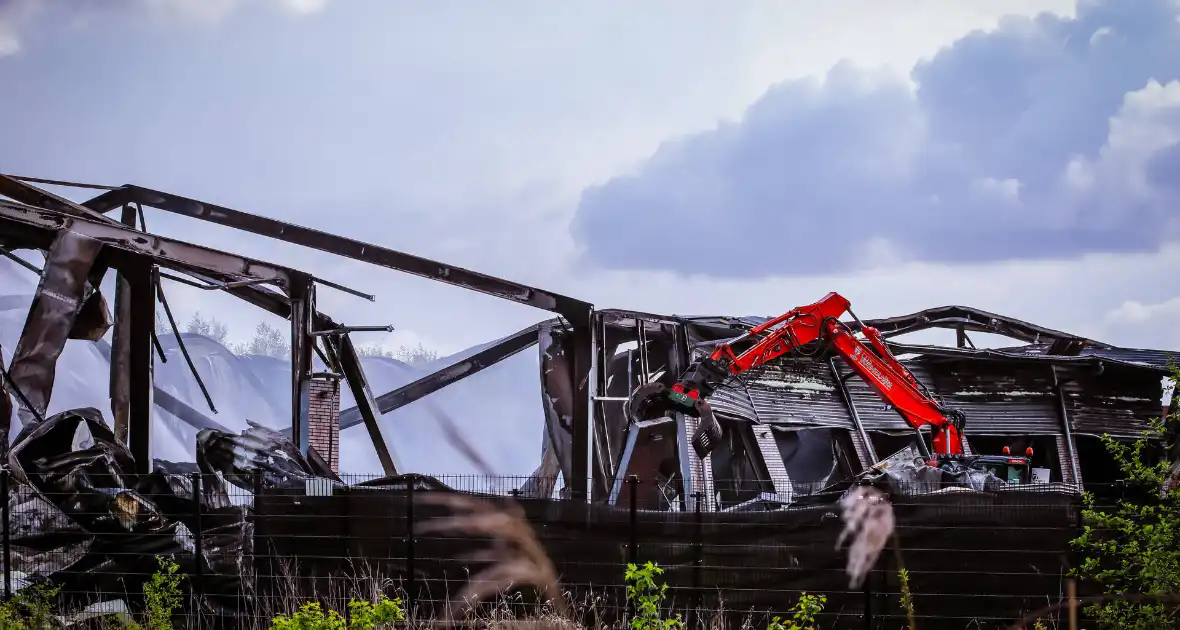 24 bedrijven getroffen door enorme brand - Foto 6