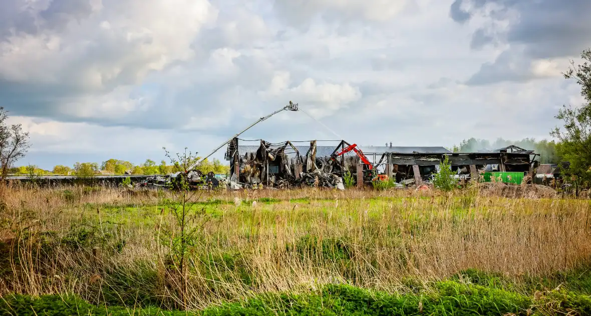 24 bedrijven getroffen door enorme brand - Foto 9