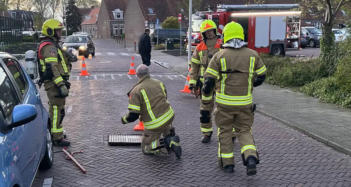 Brandweer verricht metingen na sterke gaslucht