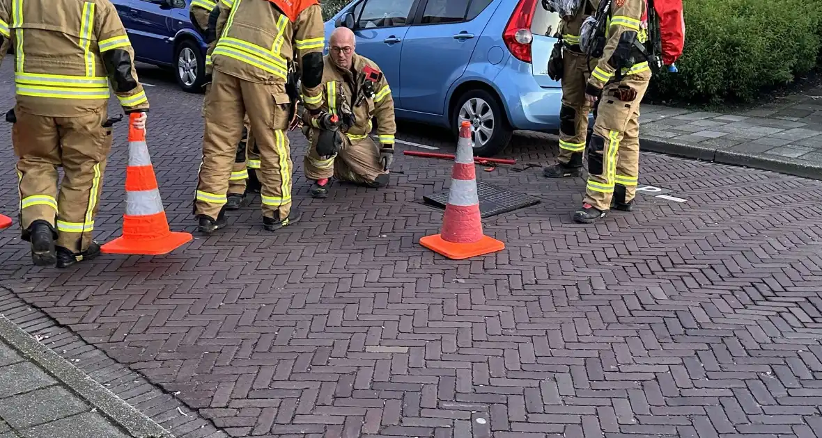 Brandweer verricht metingen na sterke gaslucht - Foto 1