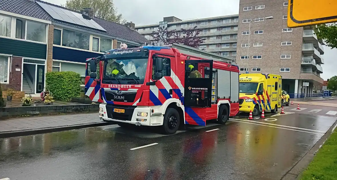 Brand in woning, meerdere mensen gecontroleerd door ambulancepersoneel