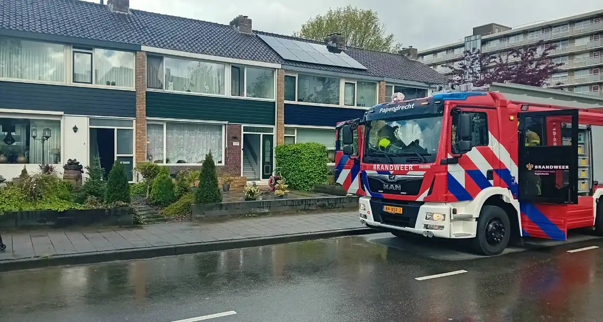 Brand in woning, meerdere mensen gecontroleerd door ambulancepersoneel - Foto 1