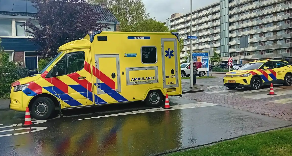 Brand in woning, meerdere mensen gecontroleerd door ambulancepersoneel - Foto 2