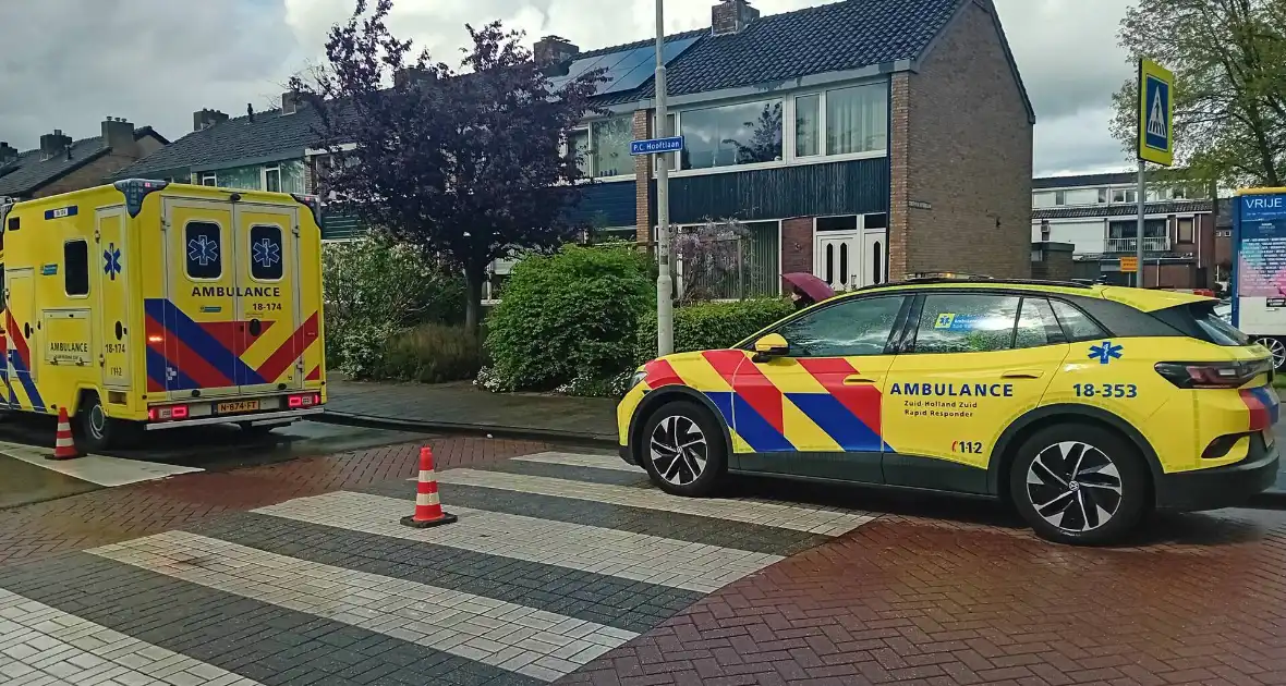 Brand in woning, meerdere mensen gecontroleerd door ambulancepersoneel - Foto 3