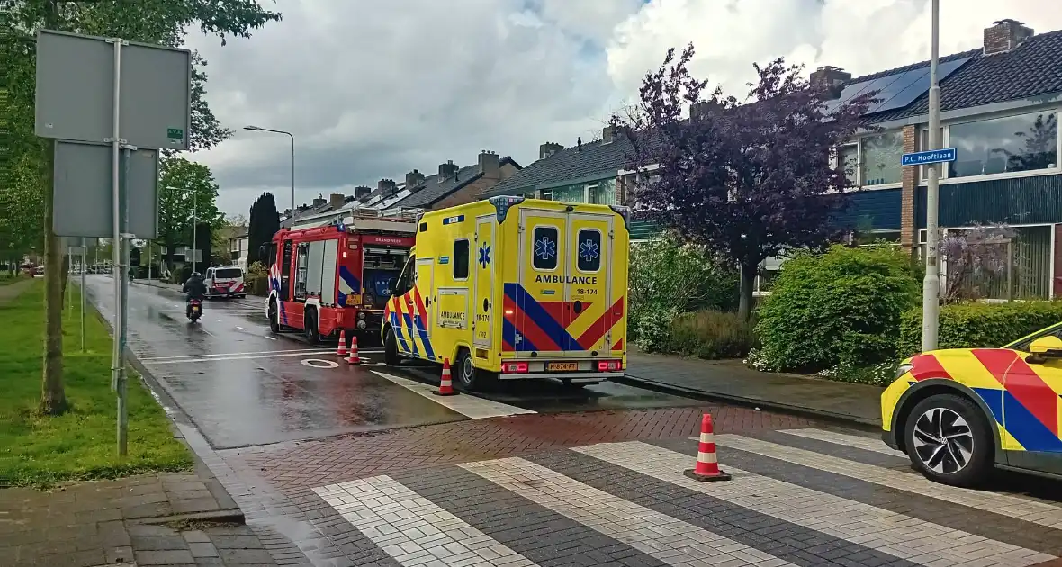 Brand in woning, meerdere mensen gecontroleerd door ambulancepersoneel - Foto 4