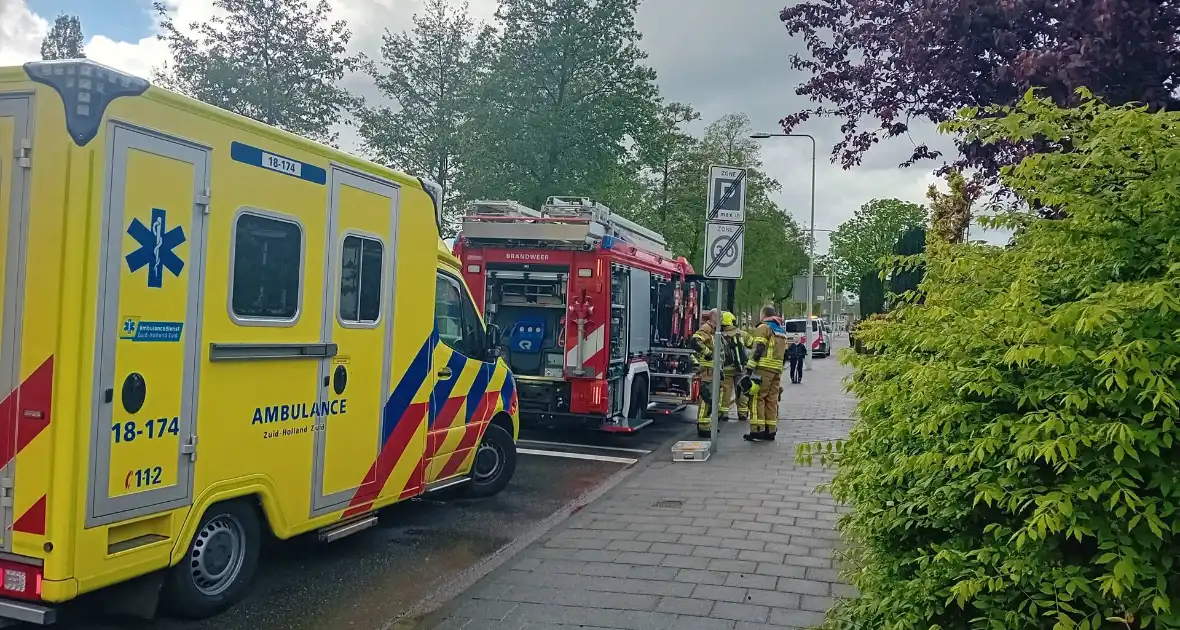 Brand in woning, meerdere mensen gecontroleerd door ambulancepersoneel - Foto 5