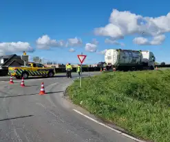 Weg volledig dicht door verloren lading