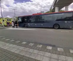 Lijnbus en ambulance botsen op elkaar