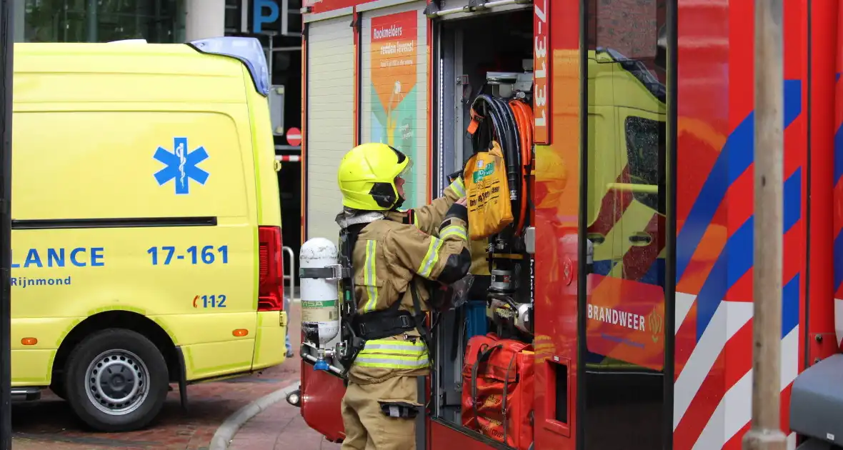 Kinderen nagekeken in ambulance na brand in oven - Foto 2