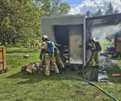 Frietkraam op evenement terrein zwart geblakerd na brand