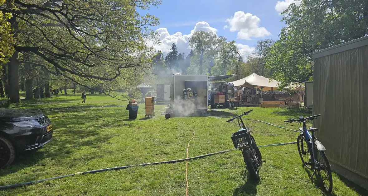 Frietkraam op evenement terrein zwart geblakerd na brand - Foto 5