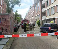 Brandweer haalt persoon uit brandende woning