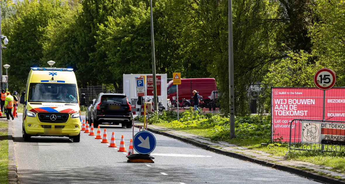 Keepster AZ naar ziekenhuis na harde botsing in wedstrijd met Ajax