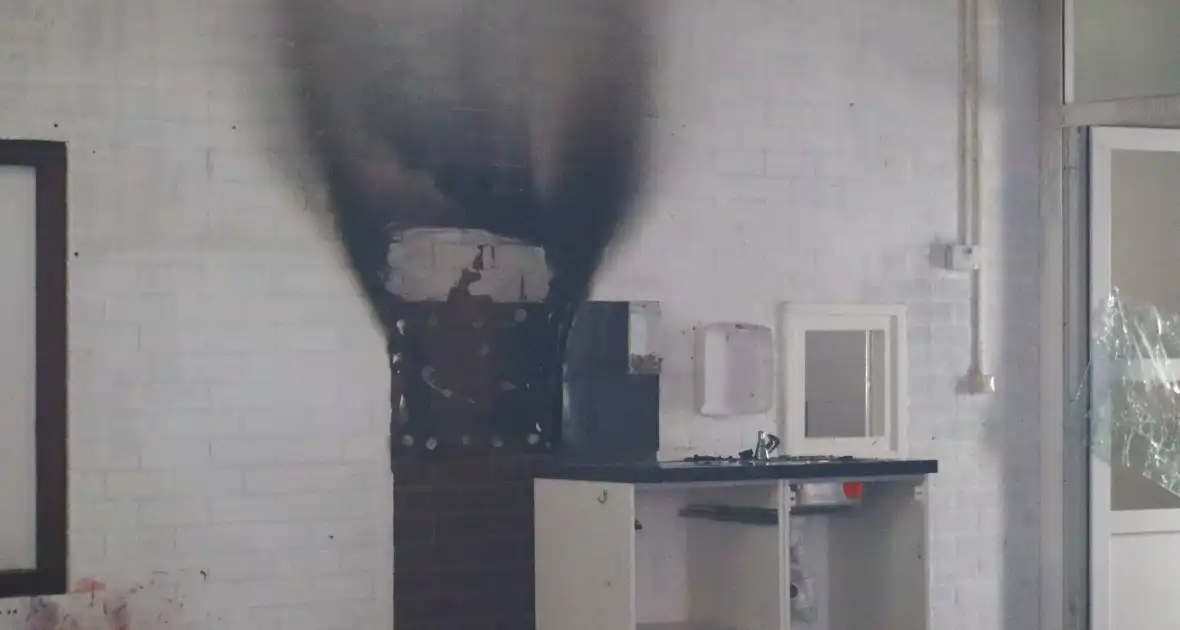 Inbraak en brandstichting in leegstaand schoolgebouw - Foto 11