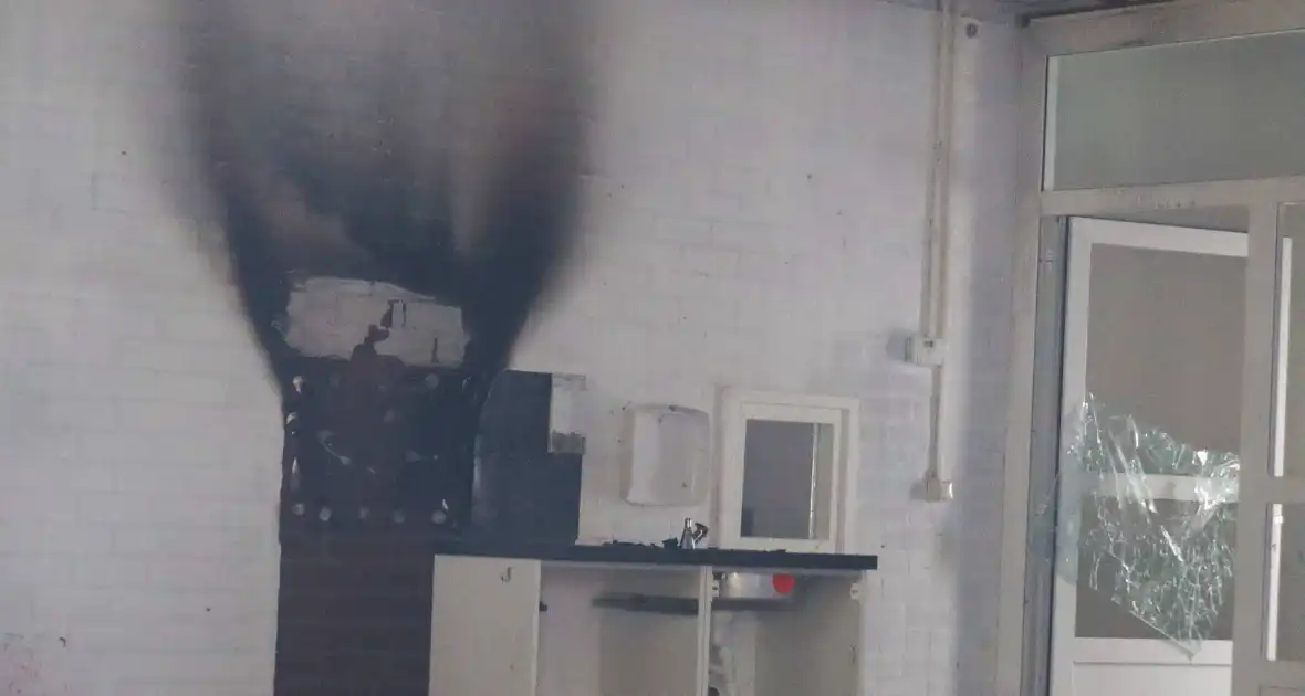 Inbraak en brandstichting in leegstaand schoolgebouw - Foto 12