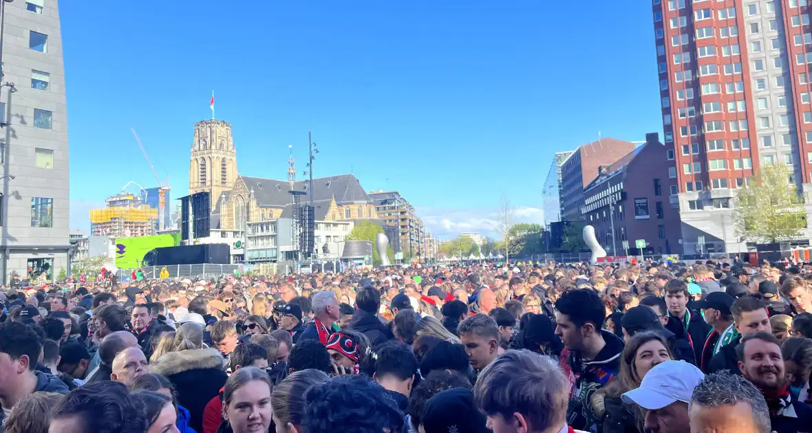 Huldiging plein loopt vol met Feyenoord-fans - Foto 4